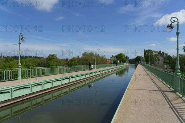 france, région centre, Loiret, Briare, pont canal de Birare, pont-canal portant le canal latéral à la Loire au-dessus de la Loire. concu pas les ateliers de Gustave Eiffel,