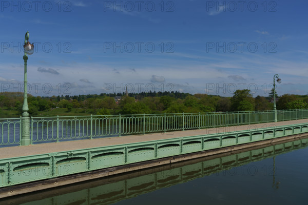 france, région centre, Loiret, Briare, pont canal de Birare, pont-canal portant le canal latéral à la Loire au-dessus de la Loire. concu pas les ateliers de Gustave Eiffel,