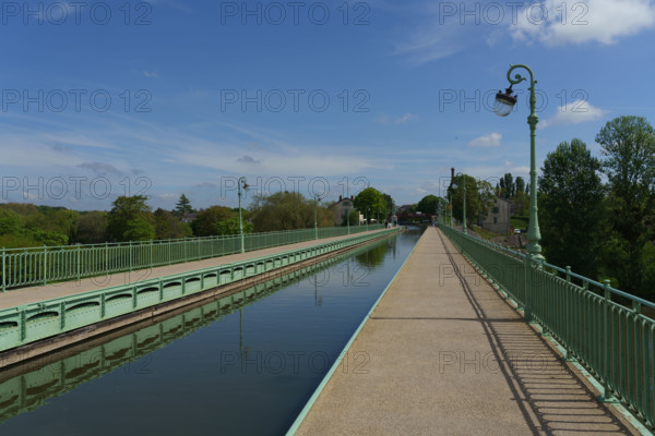 france, région centre, Loiret, Briare, pont canal de Birare, pont-canal portant le canal latéral à la Loire au-dessus de la Loire. concu pas les ateliers de Gustave Eiffel,