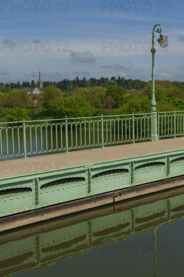 france, région centre, Loiret, Briare, pont canal de Birare, pont-canal portant le canal latéral à la Loire au-dessus de la Loire. concu pas les ateliers de Gustave Eiffel,