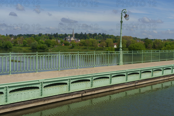 france, région centre, Loiret, Briare, pont canal de Birare, pont-canal portant le canal latéral à la Loire au-dessus de la Loire. concu pas les ateliers de Gustave Eiffel,