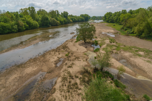 france, région centre, Loiret, Briare, la Loire aux abords du pont canal,