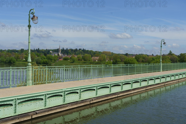 france, région centre, Loiret, Briare, pont canal de Birare, pont-canal portant le canal latéral à la Loire au-dessus de la Loire. concu pas les ateliers de Gustave Eiffel,