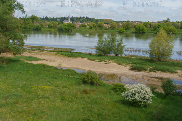 france, région centre, Loiret, Briare, la Loire aux abords du pont canal,