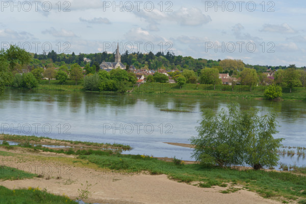 france, région centre, Loiret, Briare, la Loire aux abords du pont canal,