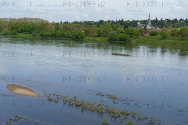 france, région centre, Loiret, Briare, la Loire aux abords du pont canal,