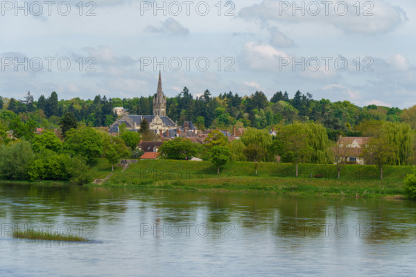 france, région centre, Loiret, Briare, la Loire aux abords du pont canal,