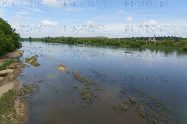 france, région centre, Loiret, Briare, la Loire aux abords du pont canal,
