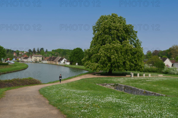 france, région bougogne, Yonne, Rogny les sept écluses, ouvrage des 7 écluses dû à l'ingénieur hydraulicien Hugues Cosnier (1573-1629).