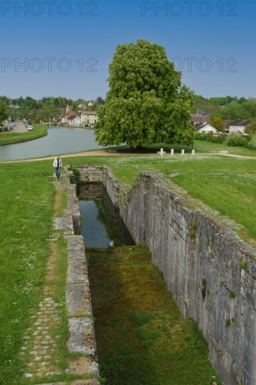 france, région bougogne, Yonne, Rogny les sept écluses, ouvrage des 7 écluses dû à l'ingénieur hydraulicien Hugues Cosnier (1573-1629).