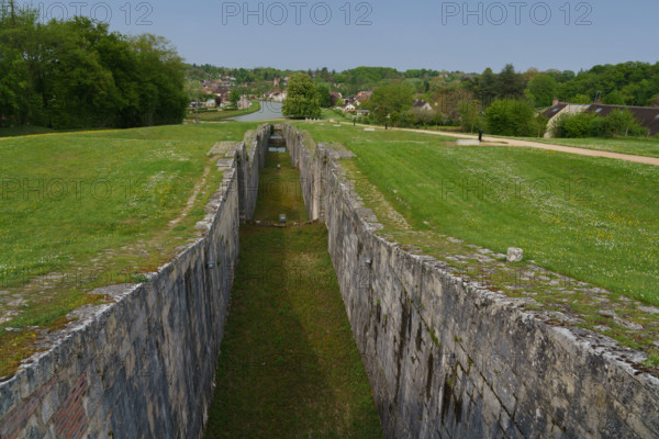 france, région bougogne, Yonne, Rogny les sept écluses, ouvrage des 7 écluses dû à l'ingénieur hydraulicien Hugues Cosnier (1573-1629).