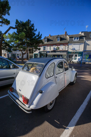 france, region Normandie, Manche, cotentin, Agon coutainville, 2 cv Citroen,
