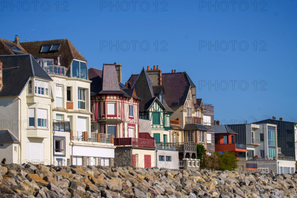france, region Normandie, Manche, cotentin, Agon coutainville,  plage, promenade de Chausey, villas
