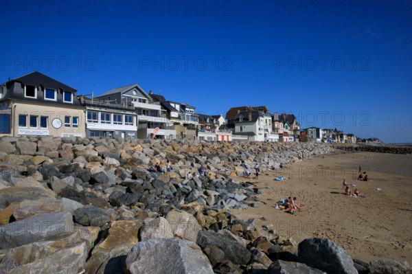 france, region Normandie, Manche, cotentin, Agon coutainville,  plage, promenade de Chausey,