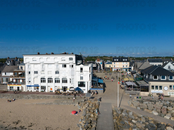 france, region Normandie, Manche, cotentin, Agon coutainville,  plage, promenade de Jersey, immeuble art déco, restaurant le neptune,