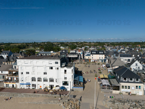 france, region Normandie, Manche, cotentin, Agon coutainville,  plage, promenade de Jersey, immeuble art déco, restaurant le neptune,