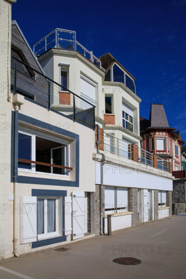 france, region Normandie, Manche, cotentin, Agon coutainville,  plage, promenade de Chausey,