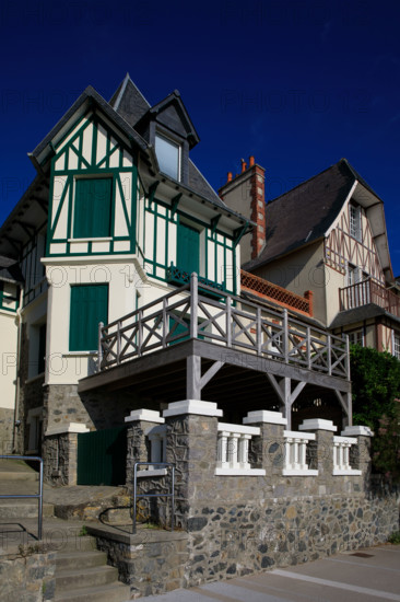 france, region Normandie, Manche, cotentin, Agon coutainville,  plage, promenade de Chausey,