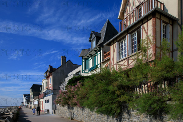 france, region Normandie, Manche, cotentin, Agon coutainville,  plage, promenade de Chausey,