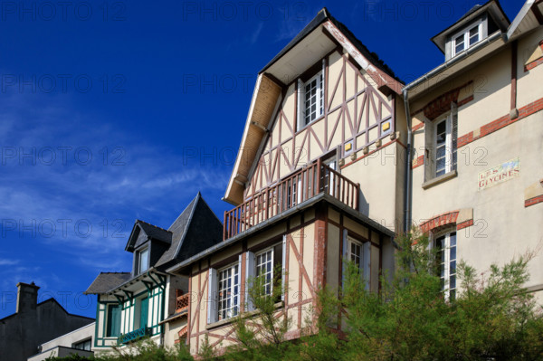 france, region Normandie, Manche, cotentin, Agon coutainville,  plage, promenade de Chausey,