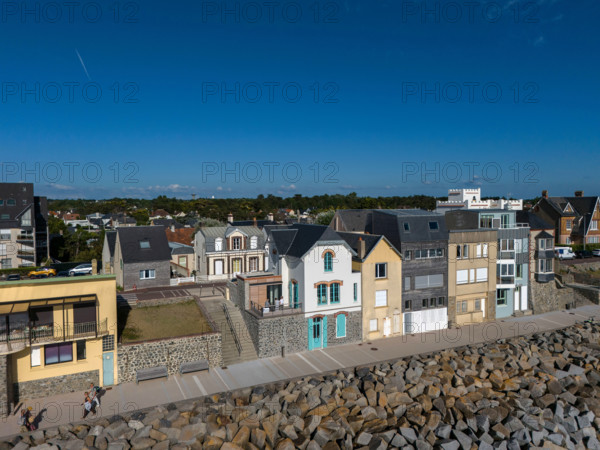 france, region Normandie, Manche, cotentin, Agon coutainville,  plage, promenade de Chausey,