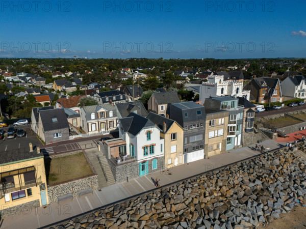 france, region Normandie, Manche, cotentin, Agon coutainville,  plage, promenade de Chausey,