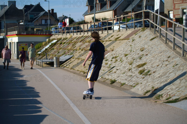 france, region Normandie, Manche, cotentin, Agon coutainville,  plage, promenade de Chausey,