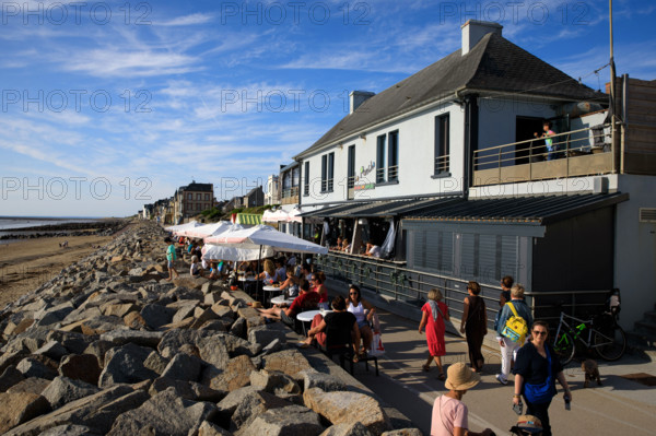 france, region Normandie, Manche, cotentin, Agon coutainville,  plage, promenade de Chausey, terrasse, La Plancha,