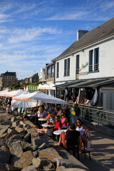 france, region Normandie, Manche, cotentin, Agon coutainville,  plage, promenade de Chausey, terrasse, La Plancha,