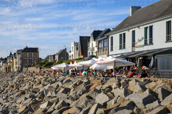 france, region Normandie, Manche, cotentin, Agon coutainville,  plage, promenade de Chausey, terrasse, La Plancha,