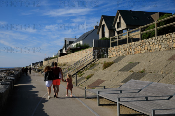 france, region Normandie, Manche, cotentin, Agon coutainville,  plage, promenade de Chausey,