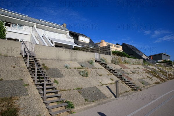 france, region Normandie, Manche, cotentin, Agon coutainville,  plage, promenade de Chausey,