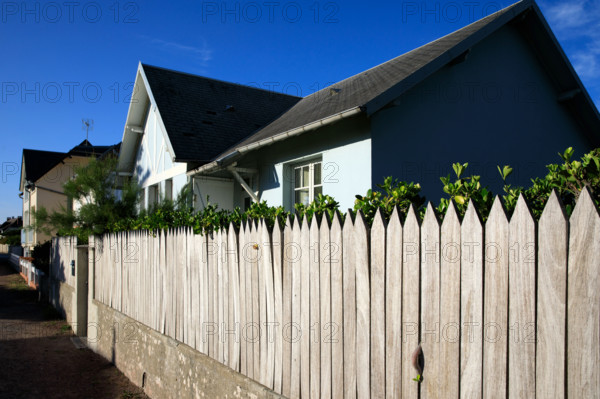 France, region Normandie, Manche, cotentin, Agon coutainville,  plage, rue dramad derriere la promenade de Chausey,