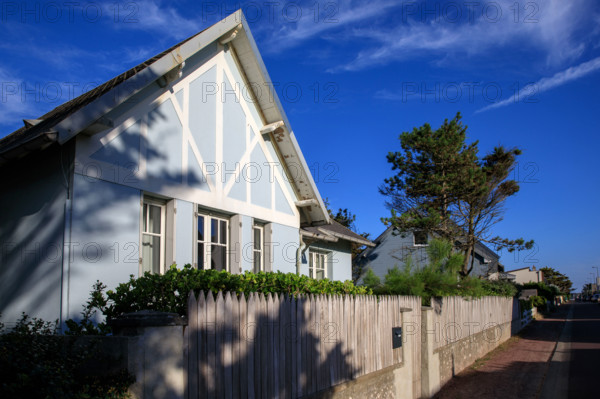 France, region Normandie, Manche, cotentin, Agon coutainville,  plage, rue dramad derriere la promenade de Chausey,