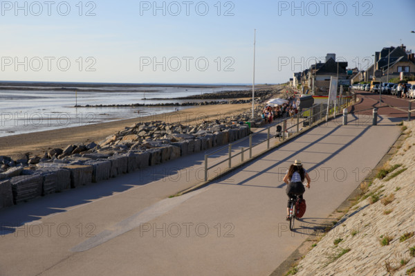 France, region Normandie, Manche, cotentin, Agon coutainville,  plage, rue dramad derriere la promenade de Chausey,
