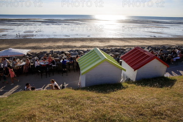 france, region Normandie, Manche, cotentin, Agon coutainville,  plage, promenade de Chausey, terrasse, La Plancha,