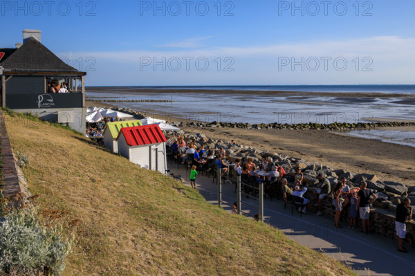 France, region Normandie, Manche, cotentin, Agon coutainville,  plage, rue dramad derriere la promenade de Chausey,