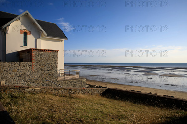 France, region Normandie, Manche, cotentin, Agon coutainville,  plage, rue dramad derriere la promenade de Chausey,