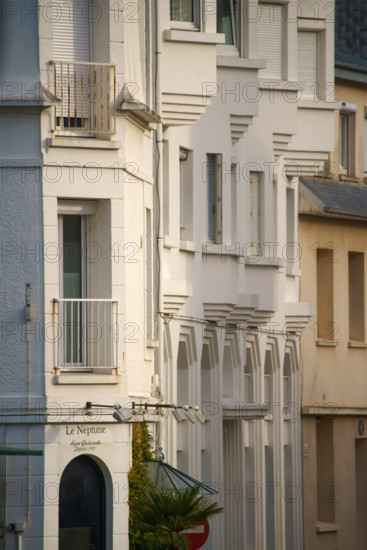France, region Normandie, Manche, cotentin, Agon coutainville,  place du général de gaulle, batiment art deco,