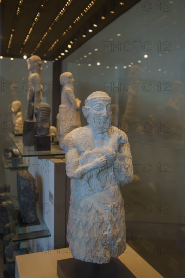 France, région Ile de France, Paris 1e arrondissement, musee du Louvre, antiquités orientales, orant princier portant un chevreau en offrande,