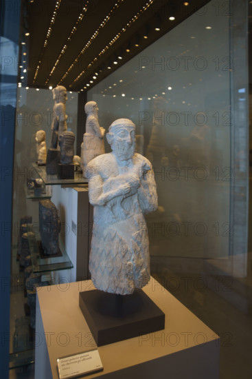 France, région Ile de France, Paris 1e arrondissement, musee du Louvre, antiquités orientales, orant princier portant un chevreau en offrande,