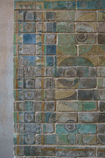 france, région Ile de France, Paris 1e arrondissement, musee du Louvre, antiquités orientales, decor du palais du roi Darius 1er, archers