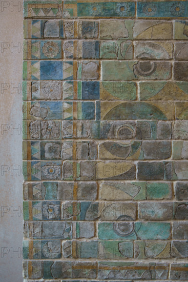 france, région Ile de France, Paris 1e arrondissement, musee du Louvre, antiquités orientales, decor du palais du roi Darius 1er, archers