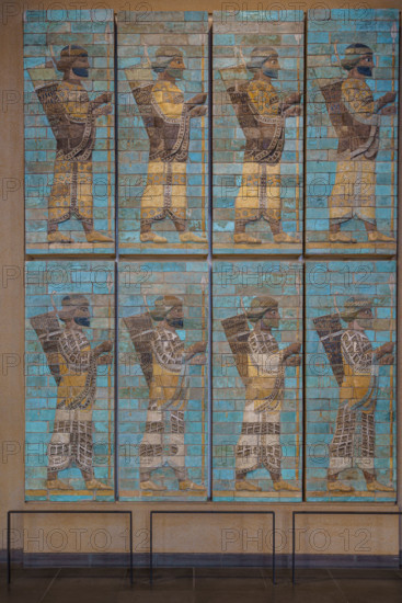 france, région Ile de France, Paris 1e arrondissement, musee du Louvre, antiquités orientales, decor du palais du roi Darius 1er, archers