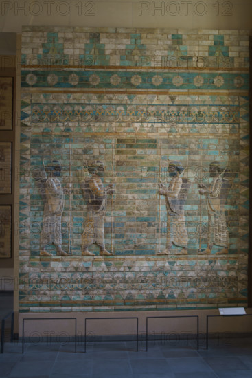 france, région Ile de France, Paris 1e arrondissement, musee du Louvre, antiquités orientales, decor du palais du roi Darius 1er, archers