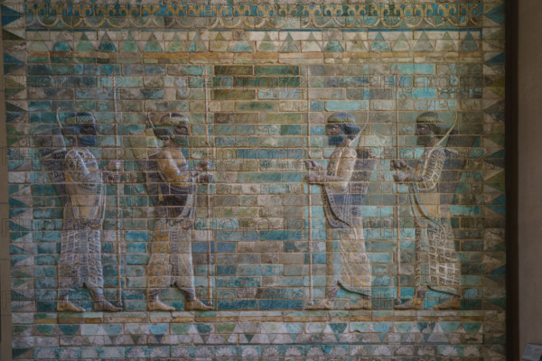 france, région Ile de France, Paris 1e arrondissement, musee du Louvre, antiquités orientales, decor du palais du roi Darius 1er, archers