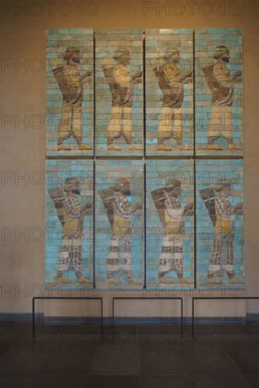 France, région Ile de France, Paris 1e arrondissement, musee du Louvre, antiquités orientales, decor du palais du roi Darius 1er, archers