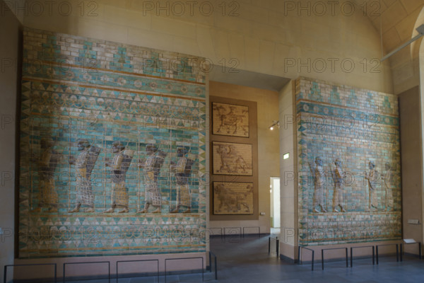 France, région Ile de France, Paris 1e arrondissement, musee du Louvre, antiquités orientales, decor du palais du roi Darius 1er, archers