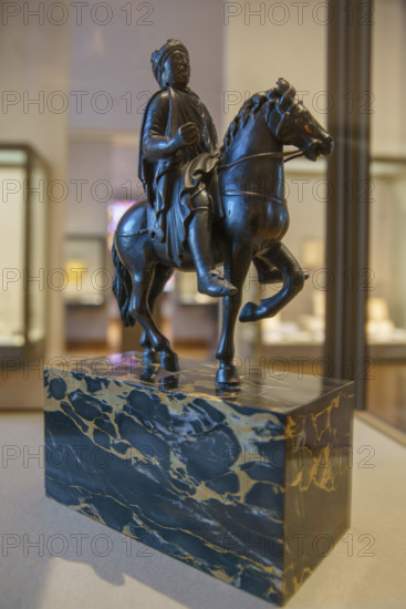 France, région Ile de France, Paris 1e arrondissement, musee du Louvre, antiquités médiévales, statue equestre de Charlemagne,