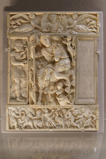 France, région Ile de France, Paris 1e arrondissement, musee du Louvre, antiquités médiévales, feuillet d'un diptyque en 5 parties? l empereur triomphant (Justinien)